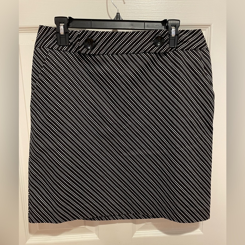 Worthington Brand Skirt Black and White Size 10‎